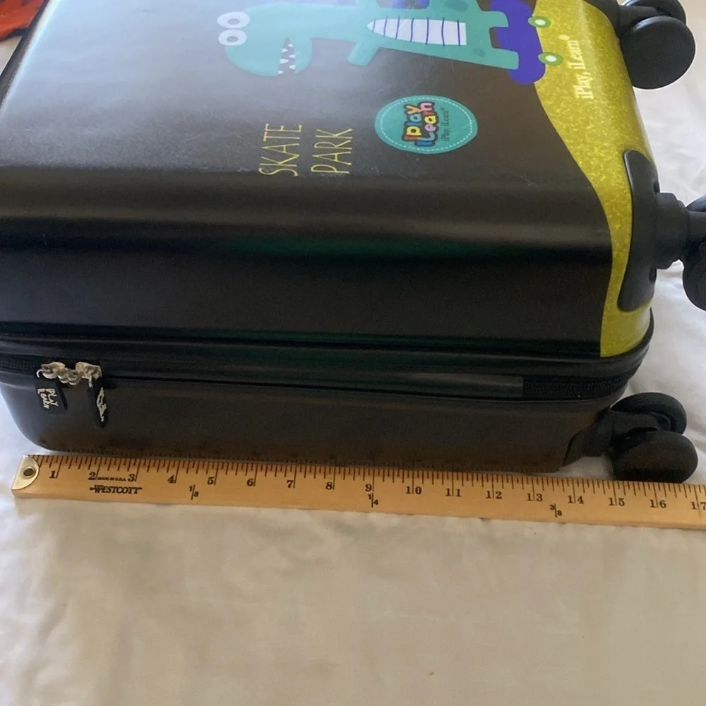 iPlay iLearn Kids Carry On Luggage NWOT